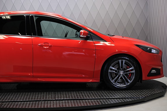 Ford Focus 8 of 30