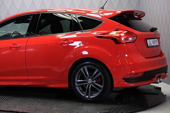 Ford Focus 13 of 30