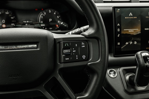Land Rover Defender 110 25 of 30