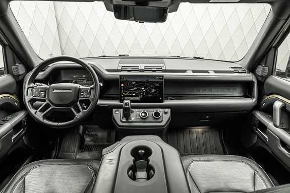 Land Rover Defender 110 20 of 30