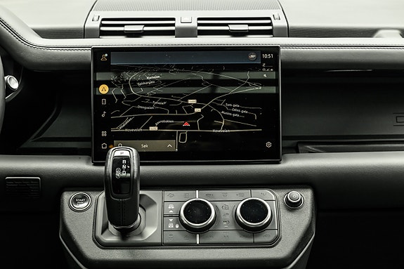 Land Rover Defender 110 29 of 30