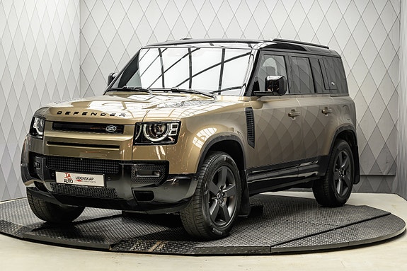 Land Rover Defender 110 2 of 30