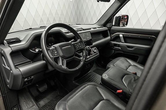 Land Rover Defender 110 21 of 30