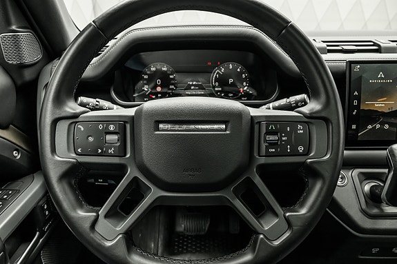 Land Rover Defender 110 23 of 30