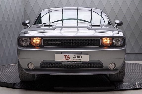 Dodge Challenger 4 of 30