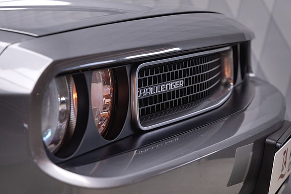 Dodge Challenger 14 of 30