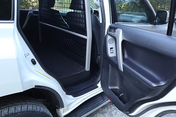Toyota Land Cruiser 22 of 30