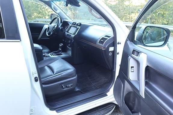 Toyota Land Cruiser 25 of 30