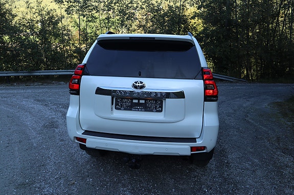Toyota Land Cruiser 8 of 30
