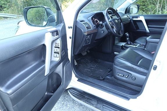 Toyota Land Cruiser 30 of 30