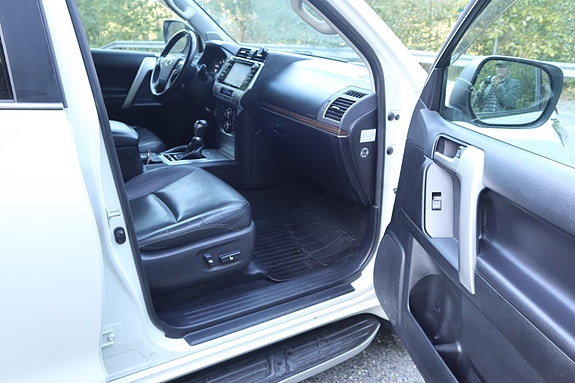 Toyota Land Cruiser 23 of 30