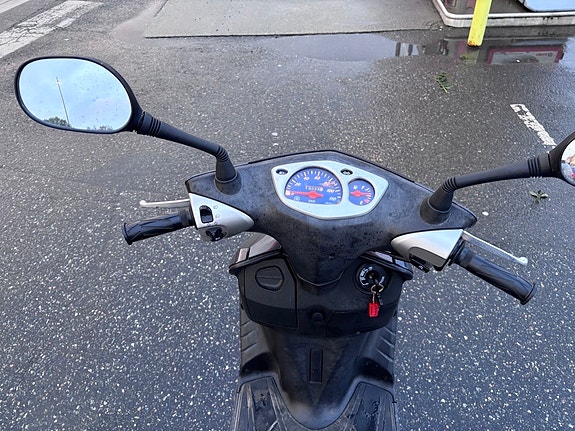 Yamaha Cygnus X 125 5 of 6
