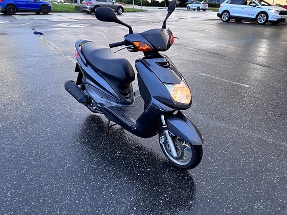 Yamaha Cygnus X 125 2 of 6