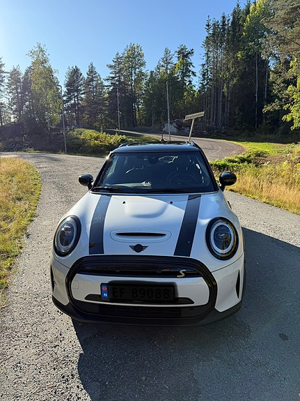 MINI Cooper SE 2 of 30