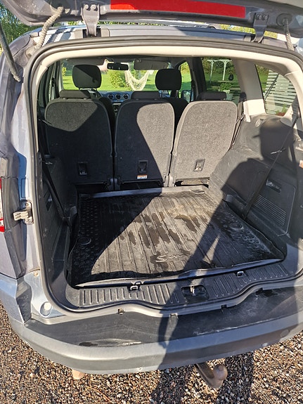 Ford S-MAX 7 of 14