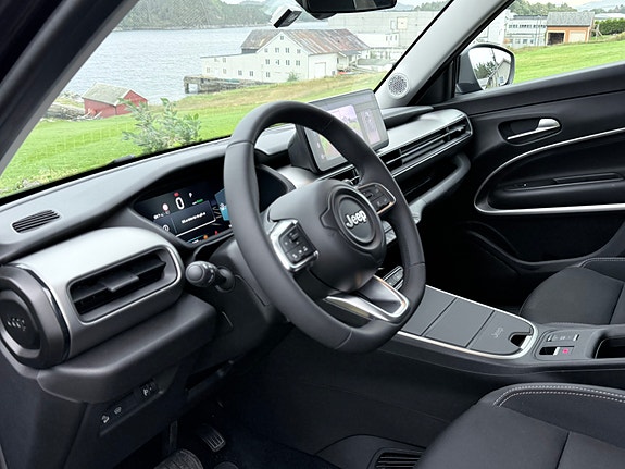 Jeep Avenger 3 of 9