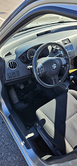 Suzuki Swift 13 of 14