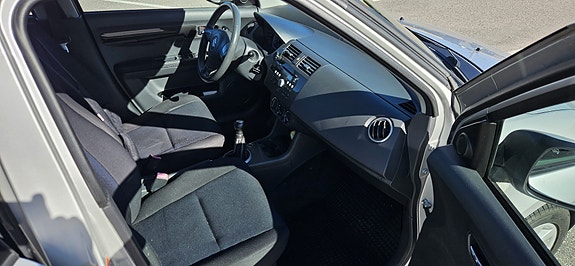 Suzuki Swift 11 of 14