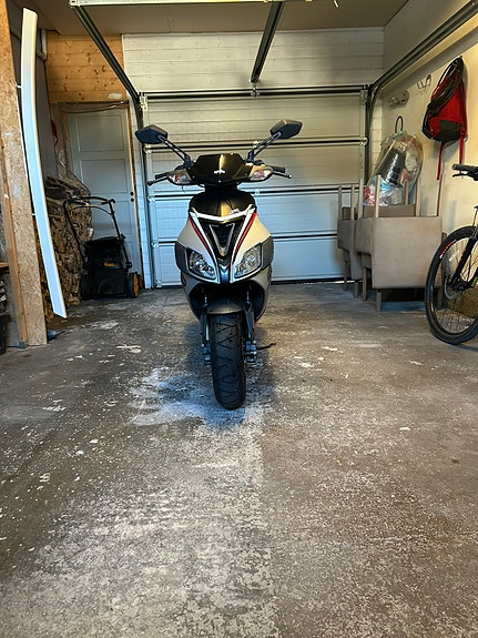 Aprilia SR 50 15 of 15