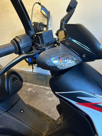 Aprilia SR 50 4 of 15