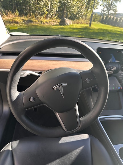Tesla Model 3 8 of 27