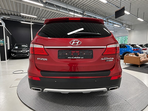 Hyundai Grand Santa Fe 4 of 24