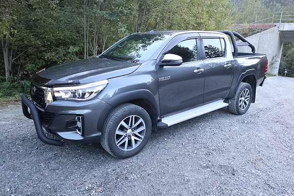 Toyota HiLux 4 of 26