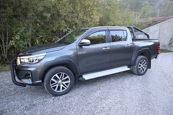 Toyota HiLux 3 of 26