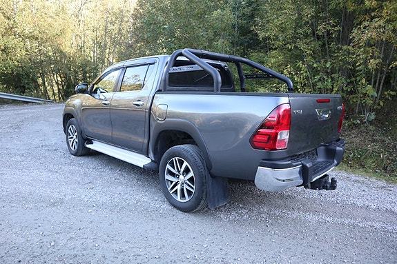Toyota HiLux 13 of 26