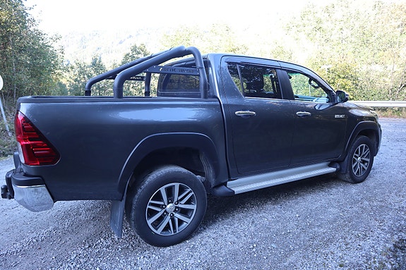 Toyota HiLux 7 of 26