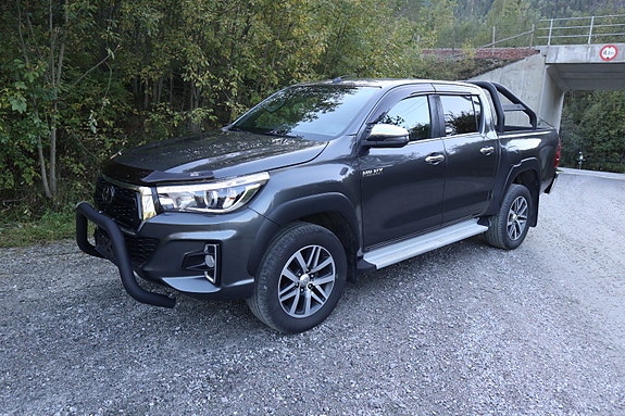 Toyota HiLux 15 of 26