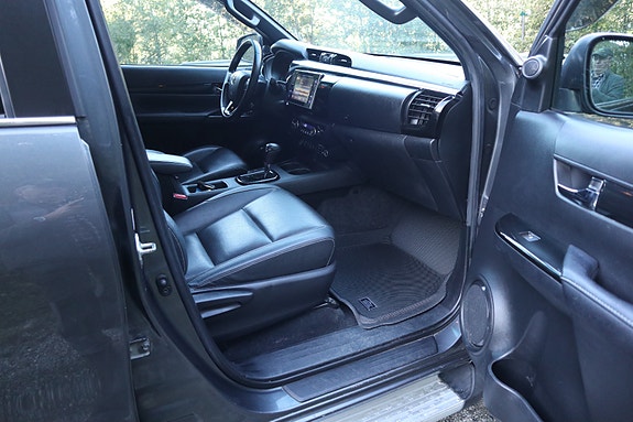 Toyota HiLux 21 of 26