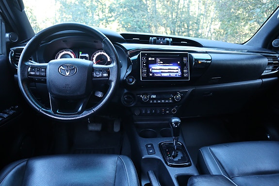 Toyota HiLux 18 of 26