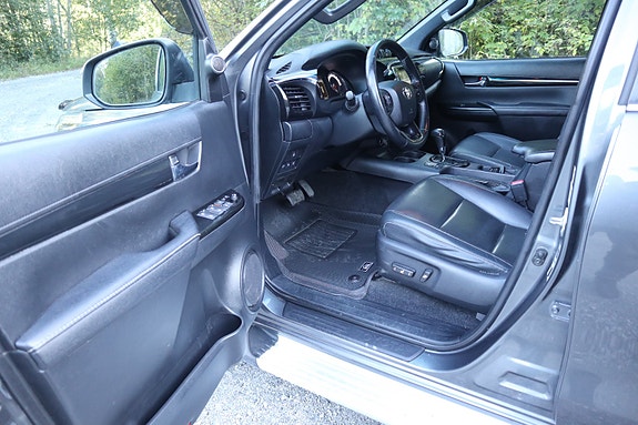 Toyota HiLux 20 of 26