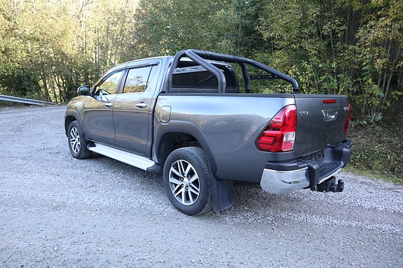 Toyota HiLux 9 of 26