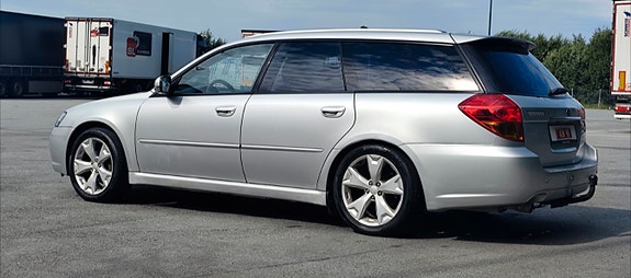 Subaru Legacy 9 of 10