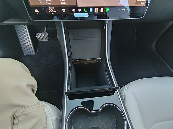 Tesla Model 3 7 of 30