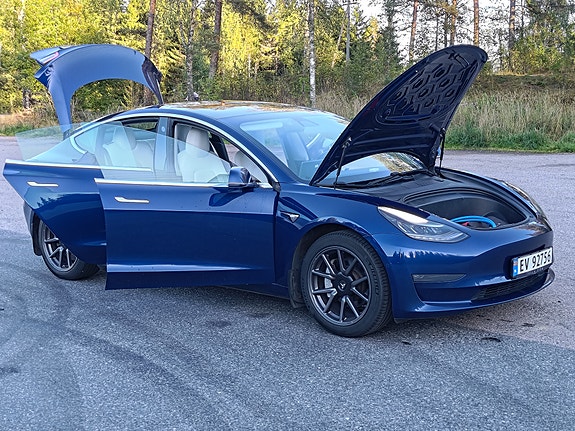 Tesla Model 3 28 of 30