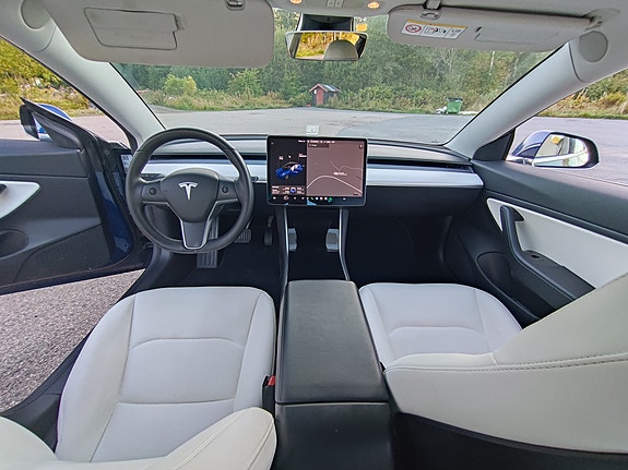Tesla Model 3 8 of 30