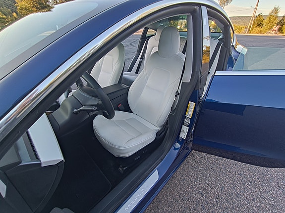 Tesla Model 3 9 of 30