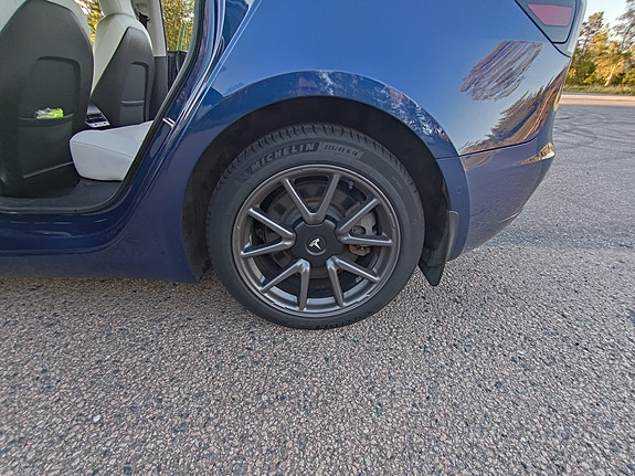 Tesla Model 3 17 of 30