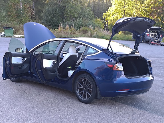 Tesla Model 3 24 of 30