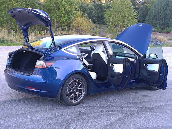Tesla Model 3 25 of 30
