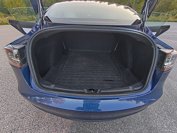 Tesla Model 3 23 of 30