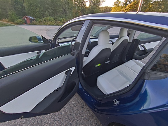 Tesla Model 3 10 of 30