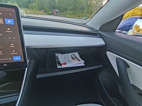Tesla Model 3 4 of 30