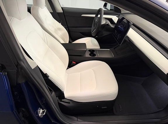 Tesla Model 3 11 of 21