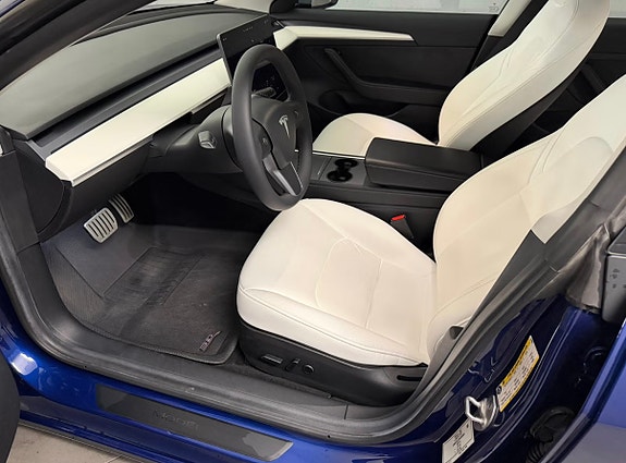 Tesla Model 3 9 of 21