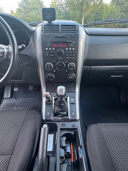 Suzuki Grand Vitara 14 of 17