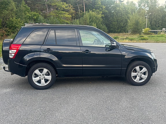 Suzuki Grand Vitara 5 of 17